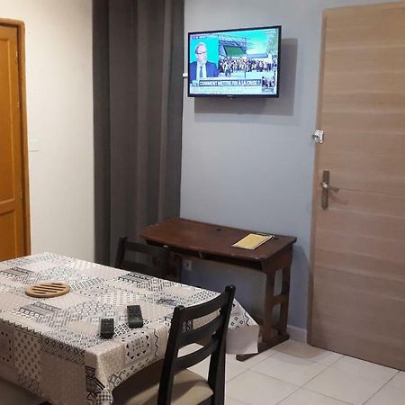 L'Arriere Boutique Apartment Maroilles Екстериор снимка