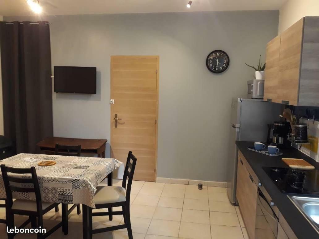 L'Arriere Boutique Apartment Maroilles Екстериор снимка